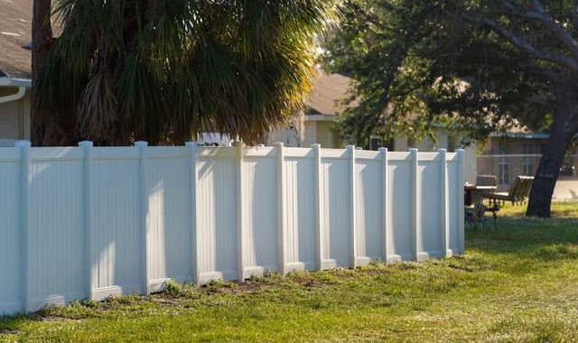 Why Composite Materials Are Ideal for Lake Oswego Privacy Fences